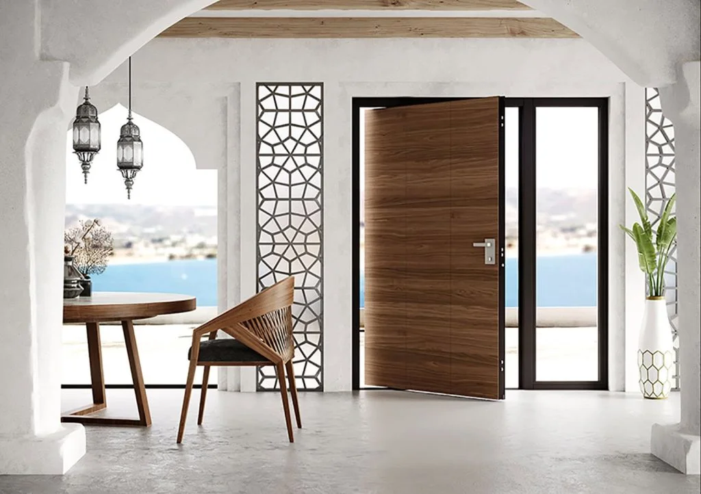 Portoncino in legno con grata decorativa